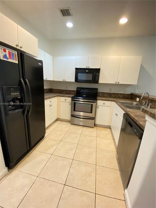 For Rent: $2,500 (3 beds, 2 baths, 2050 Square Feet)