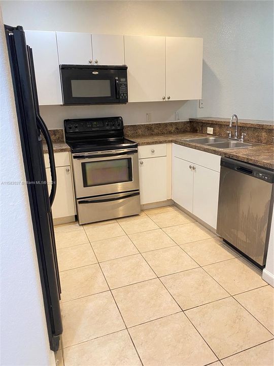 For Rent: $2,500 (3 beds, 2 baths, 2050 Square Feet)