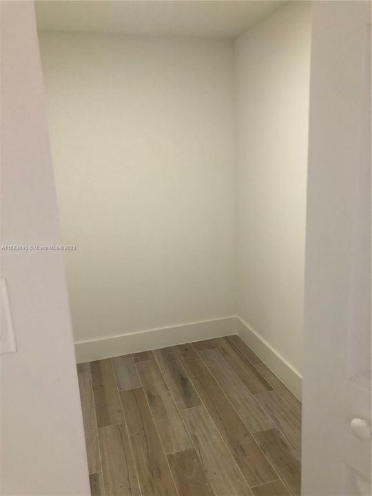 For Rent: $3,000 (1 beds, 1 baths, 840 Square Feet)