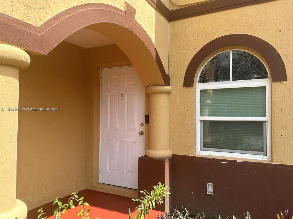 For Rent: $3,200 (4 beds, 3 baths, 1656 Square Feet)