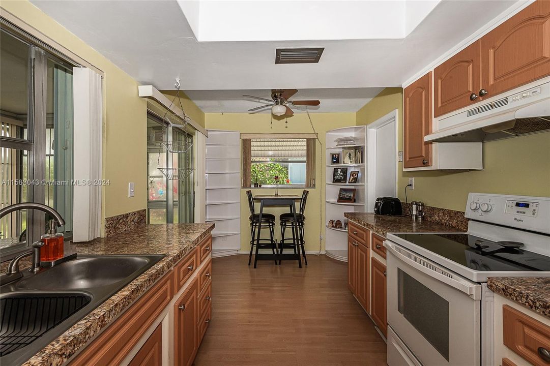 For Sale: $329,900 (2 beds, 2 baths, 1318 Square Feet)