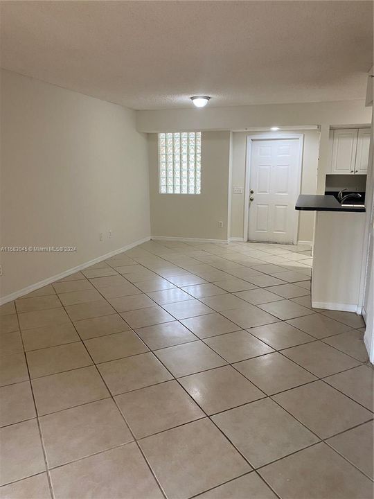For Rent: $1,850 (1 beds, 1 baths, 793 Square Feet)