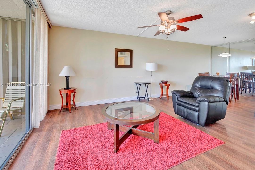 For Sale: $150,000 (2 beds, 2 baths, 1060 Square Feet)