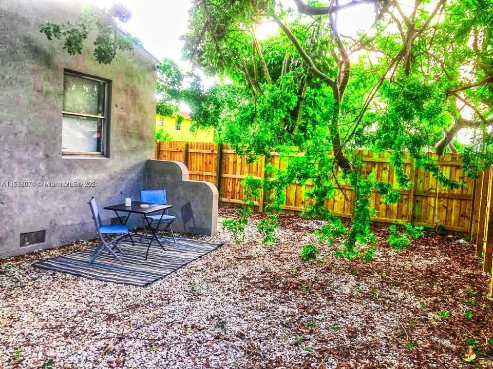 For Rent: $2,500 (3 beds, 1 baths, 2304 Square Feet)