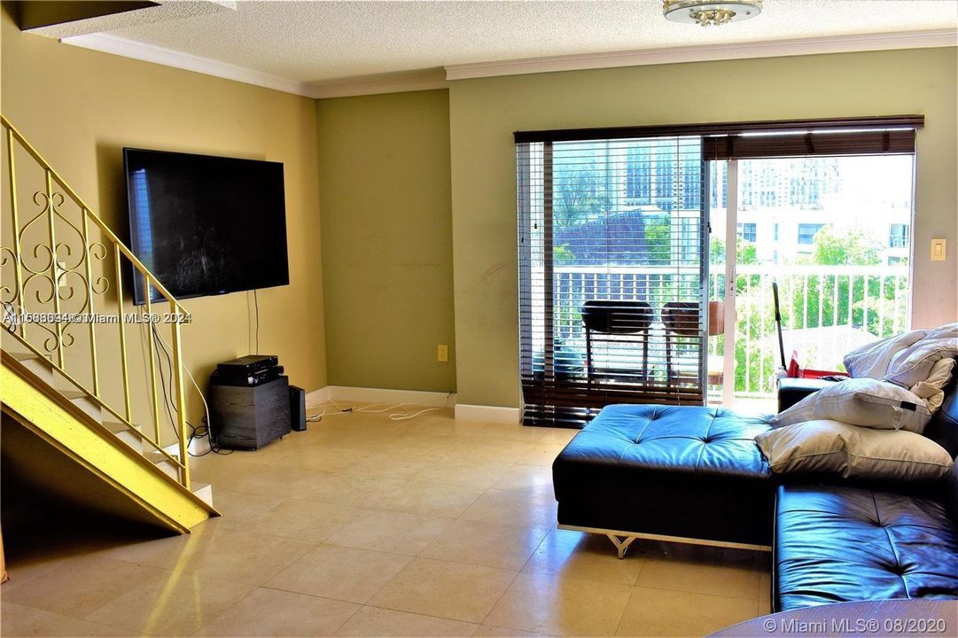 For Sale: $420,000 (1 beds, 1 baths, 930 Square Feet)