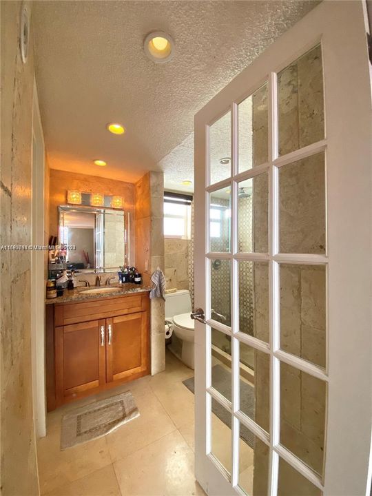 For Sale: $420,000 (1 beds, 1 baths, 930 Square Feet)