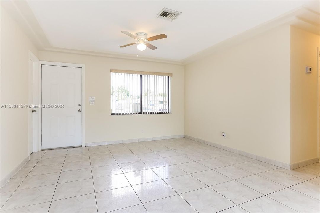 For Rent: $2,345 (3 beds, 1 baths, 1068 Square Feet)
