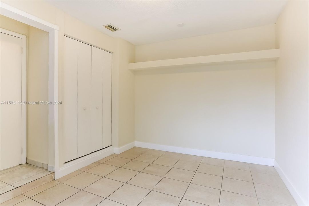 For Rent: $2,345 (3 beds, 1 baths, 1068 Square Feet)