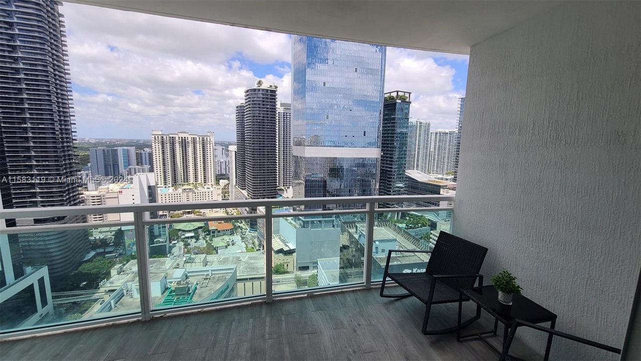 For Sale: $595,000 (1 beds, 1 baths, 774 Square Feet)