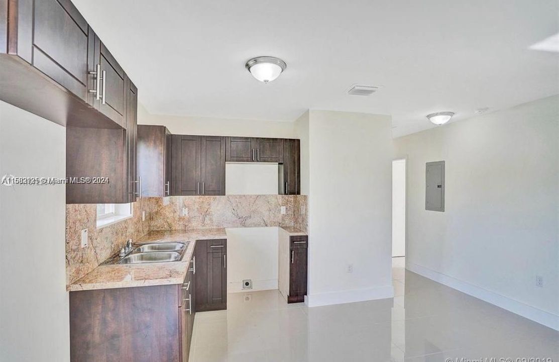 Active With Contract: $700,000 (0 beds, 0 baths, 2016 Square Feet)
