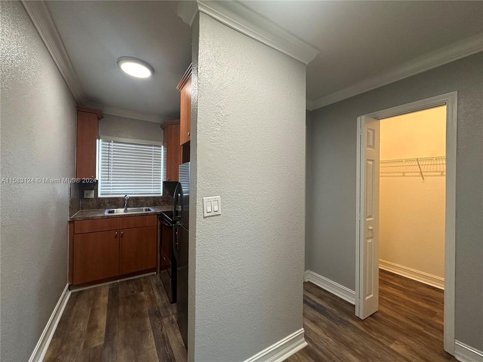Active With Contract: $1,595 (0 beds, 1 baths, 0 Square Feet)