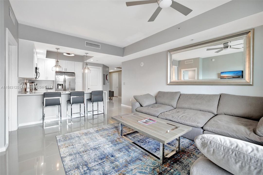 For Sale: $495,000 (1 beds, 1 baths, 978 Square Feet)