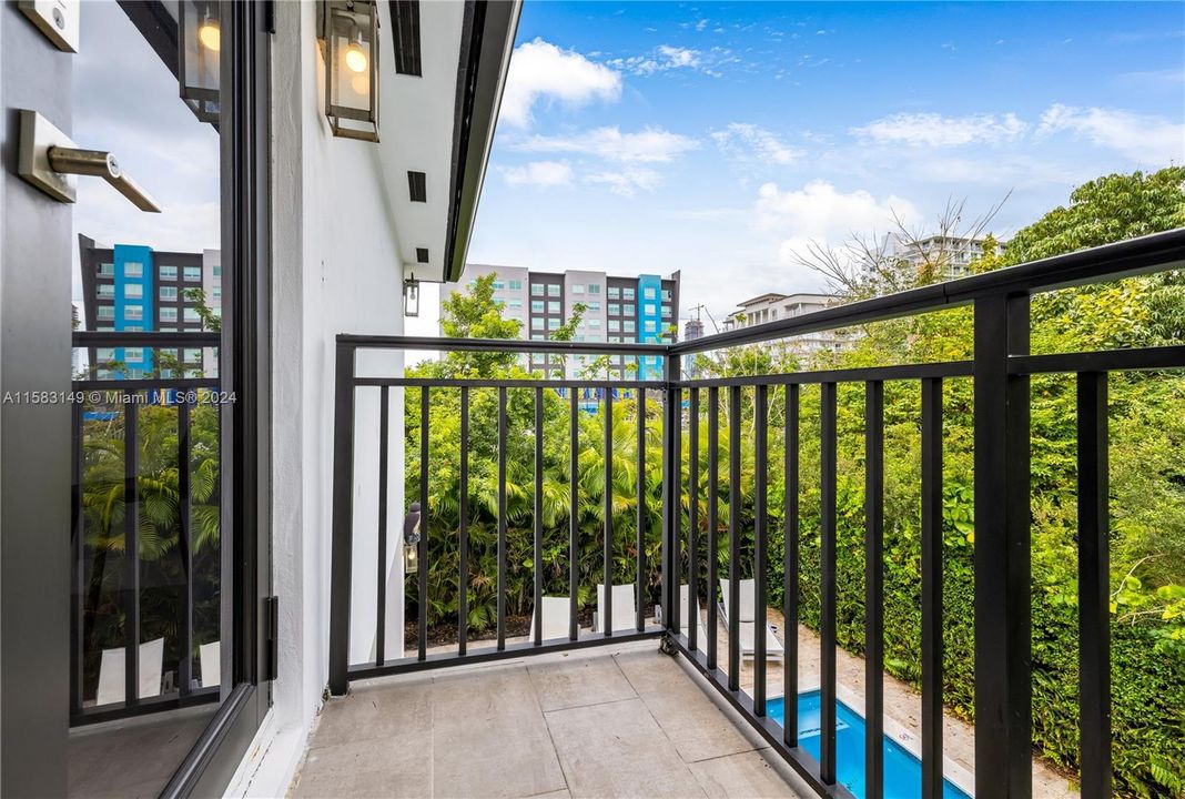 For Sale: $1,950,000 (4 beds, 4 baths, 2309 Square Feet)