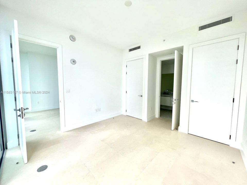For Sale: $750,000 (1 beds, 1 baths, 775 Square Feet)