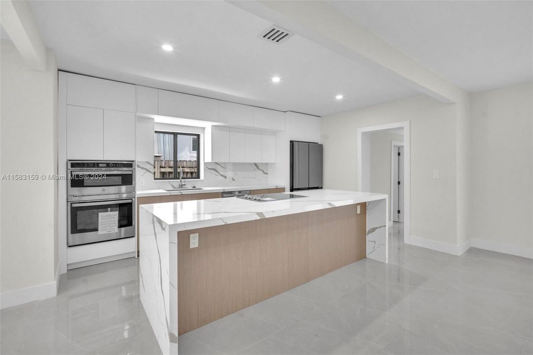 Recently Rented: $4,800 (5 beds, 4 baths, 2349 Square Feet)