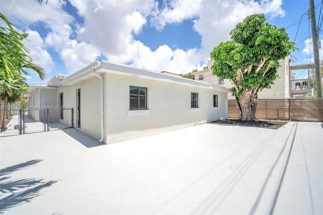 Recently Rented: $4,800 (5 beds, 4 baths, 2349 Square Feet)