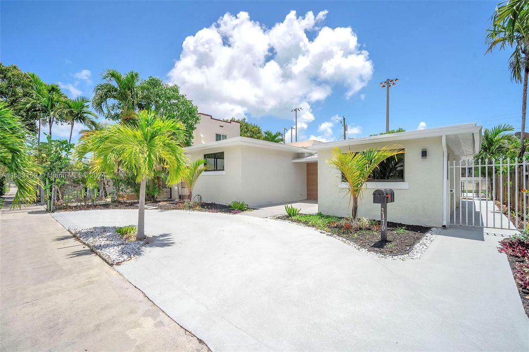 Recently Rented: $4,800 (5 beds, 4 baths, 2349 Square Feet)