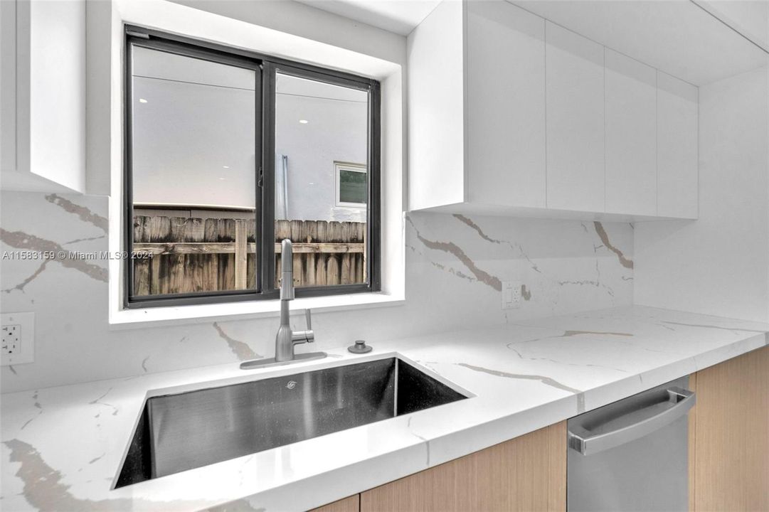 Recently Rented: $4,800 (5 beds, 4 baths, 2349 Square Feet)