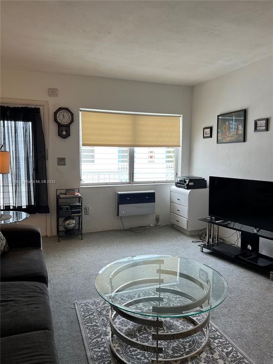 Active With Contract: $179,000 (1 beds, 1 baths, 700 Square Feet)