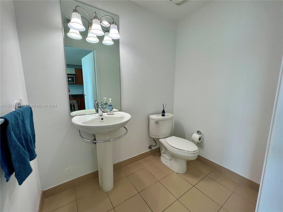 For Rent: $3,250 (1 beds, 1 baths, 786 Square Feet)
