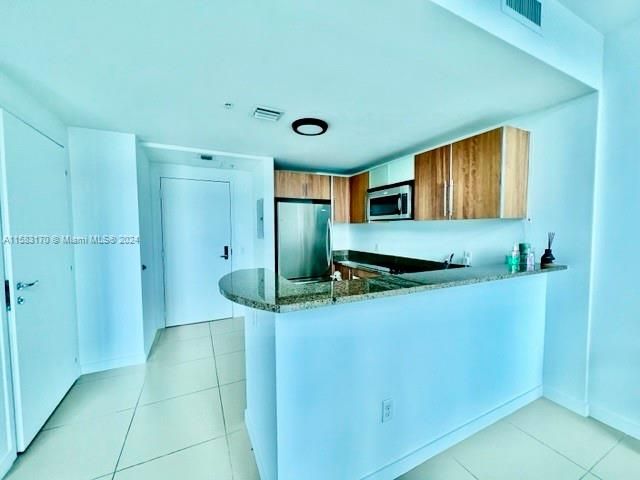 For Rent: $3,250 (1 beds, 1 baths, 786 Square Feet)