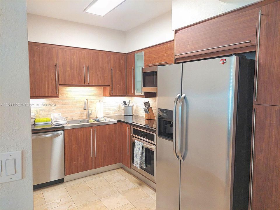 For Rent: $3,750 (1 beds, 1 baths, 683 Square Feet)