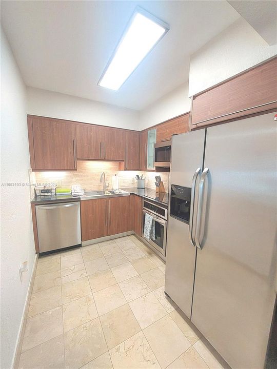 For Rent: $3,750 (1 beds, 1 baths, 683 Square Feet)
