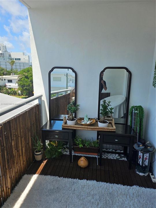 Recently Sold: $345,000 (1 beds, 1 baths, 720 Square Feet)