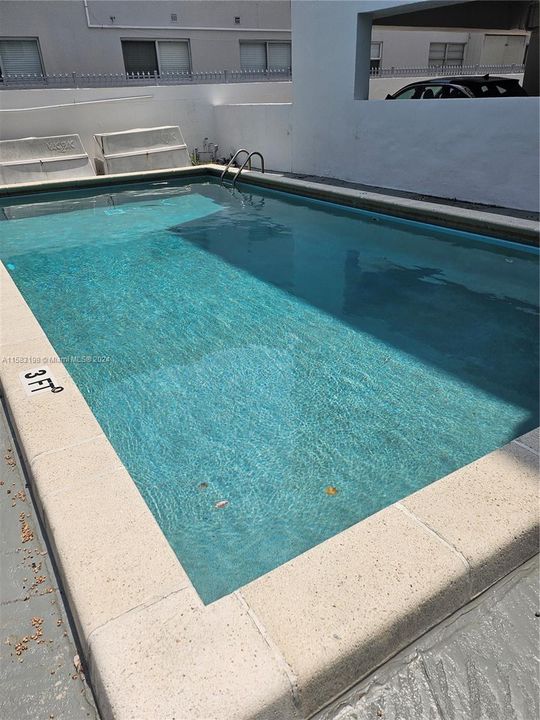 Recently Sold: $345,000 (1 beds, 1 baths, 720 Square Feet)