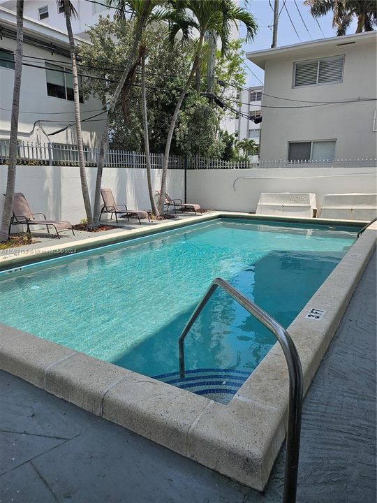 Recently Sold: $345,000 (1 beds, 1 baths, 720 Square Feet)