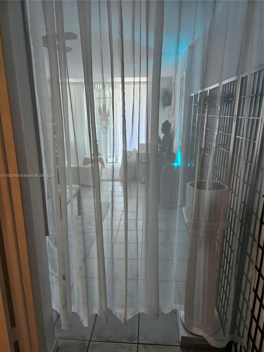 Recently Sold: $345,000 (1 beds, 1 baths, 720 Square Feet)