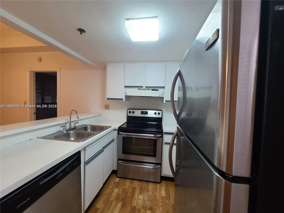 For Rent: $1,999 (1 beds, 1 baths, 600 Square Feet)