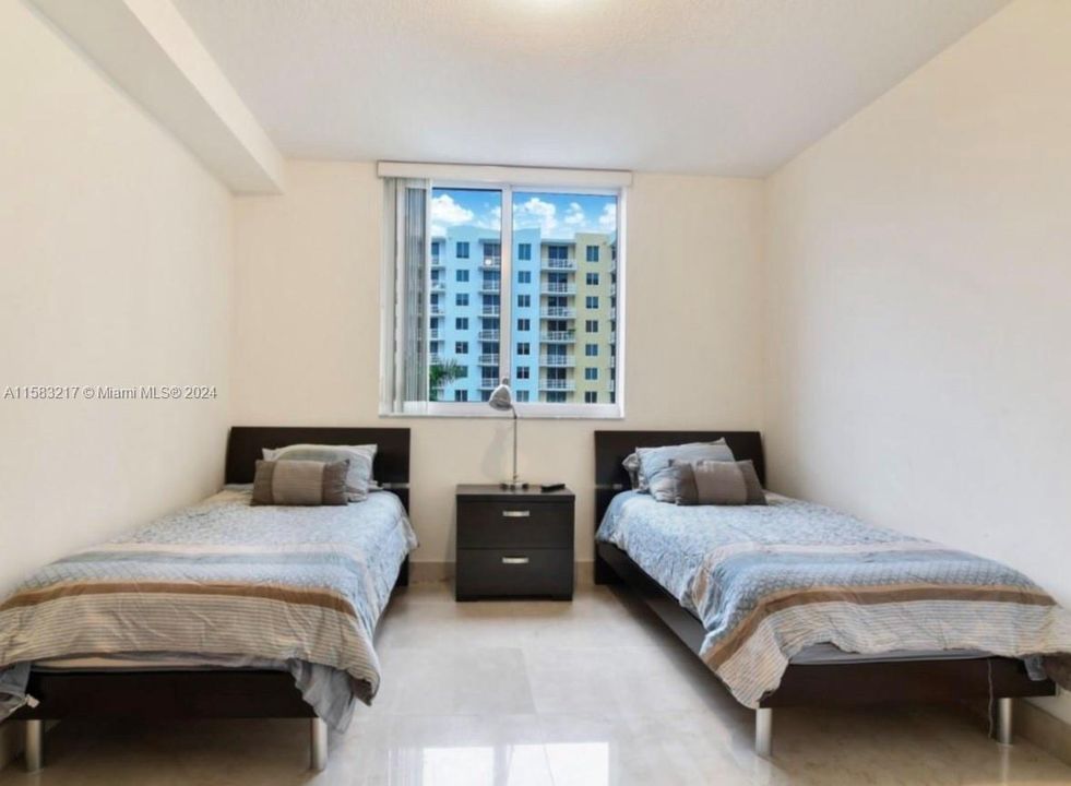 For Sale: $490,000 (2 beds, 2 baths, 1070 Square Feet)