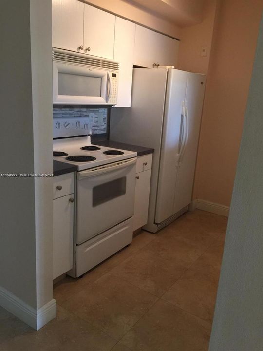 For Rent: $1,950 (1 beds, 1 baths, 730 Square Feet)