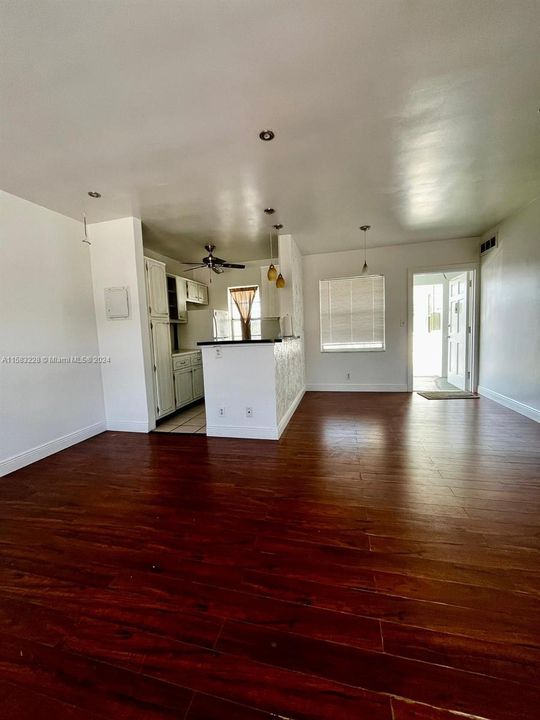 For Rent: $1,400 (1 beds, 1 baths, 576 Square Feet)
