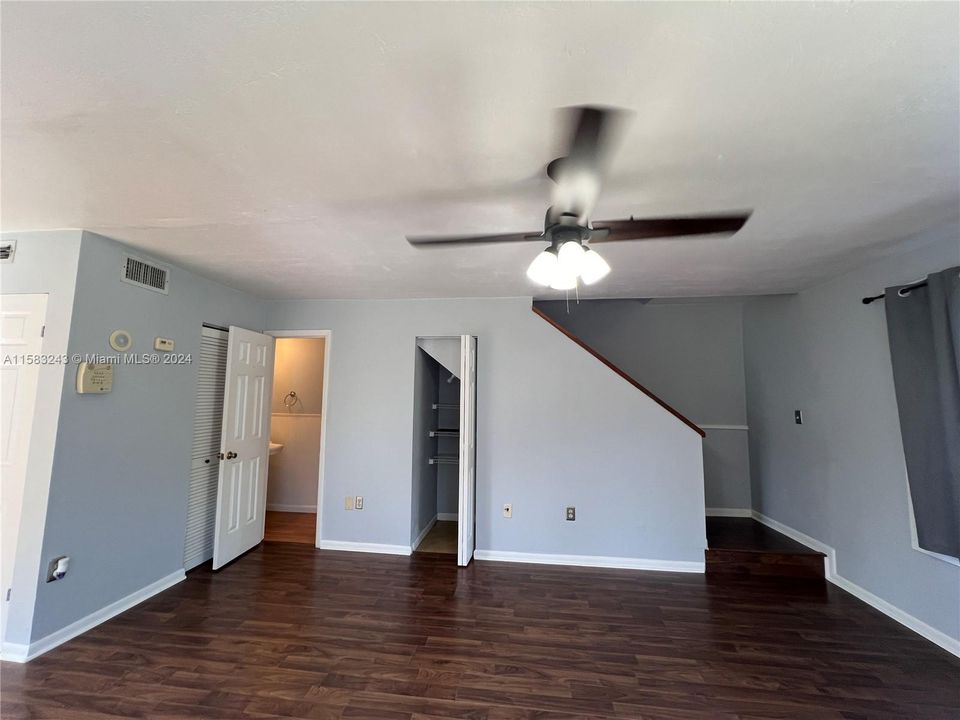 Active With Contract: $171,900 (2 beds, 2 baths, 1133 Square Feet)