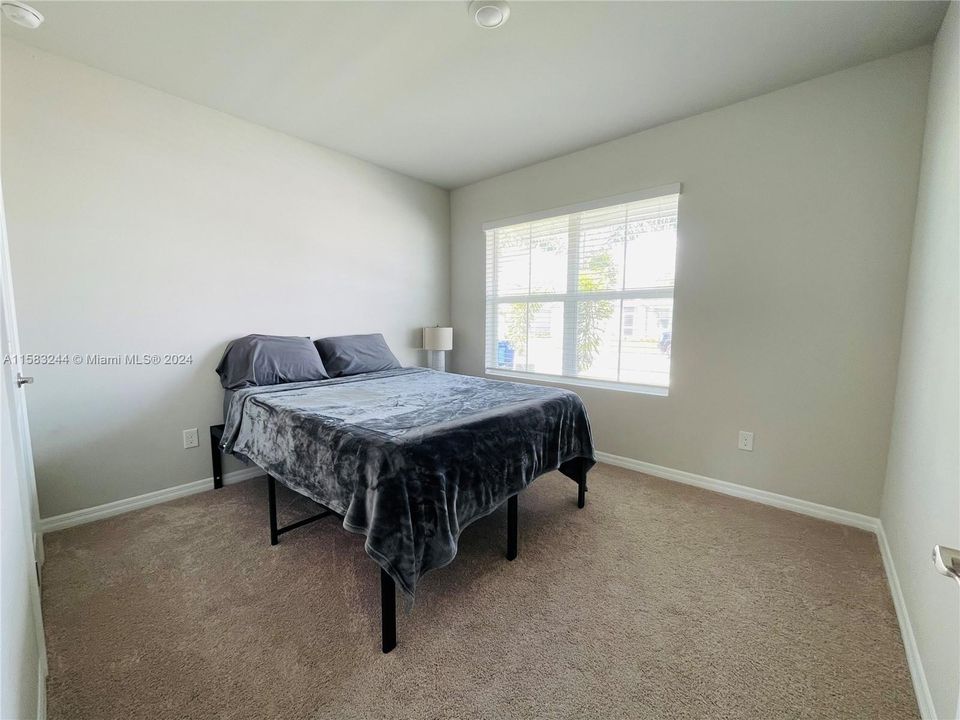 Recently Rented: $2,300 (3 beds, 2 baths, 1671 Square Feet)