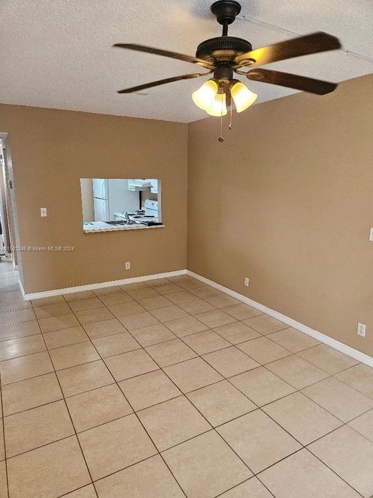 Active With Contract: $179,000 (1 beds, 1 baths, 940 Square Feet)