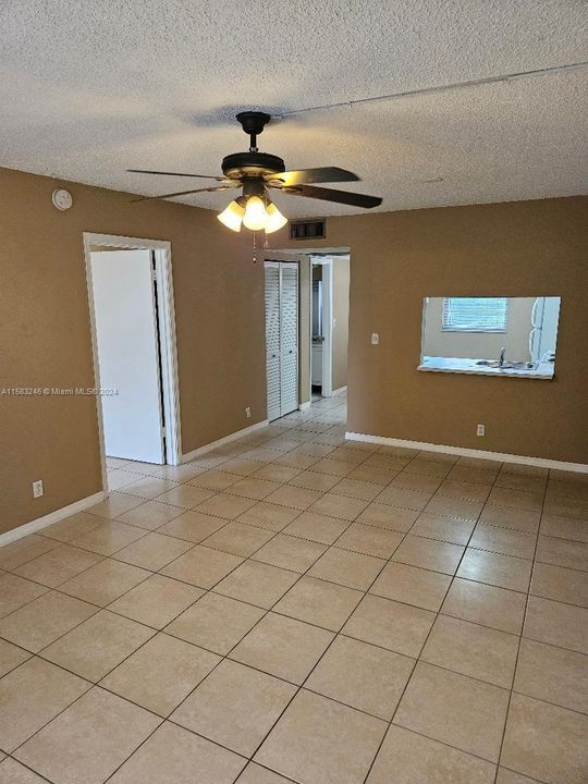 Active With Contract: $179,000 (1 beds, 1 baths, 940 Square Feet)