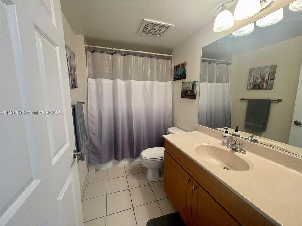 В аренду: $2,700 (2 спален, 2 ванн, 893 Квадратных фут)