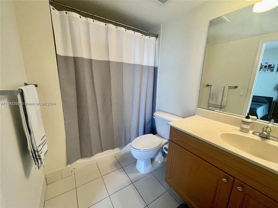 For Rent: $2,700 (2 beds, 2 baths, 893 Square Feet)