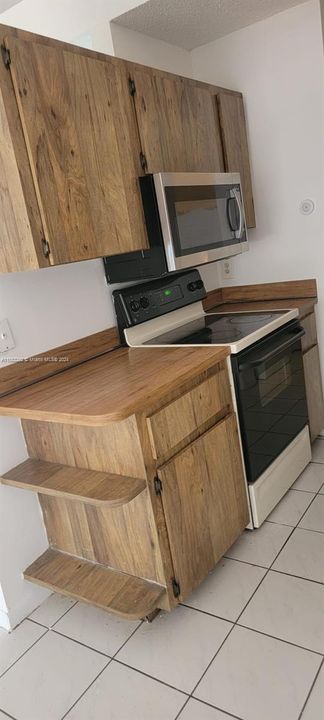 Vendido Recientemente: $240,000 (2 camas, 1 baños, 1060 Pies cuadrados)