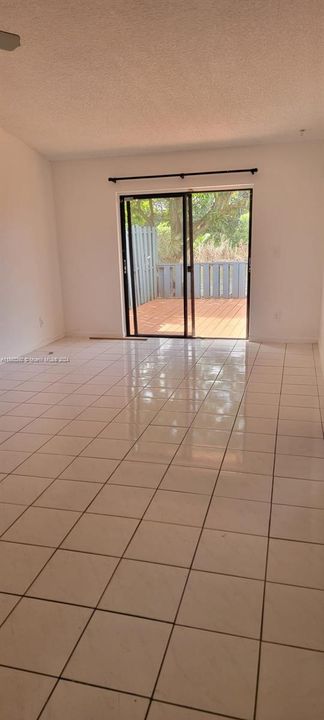 Vendido Recientemente: $240,000 (2 camas, 1 baños, 1060 Pies cuadrados)