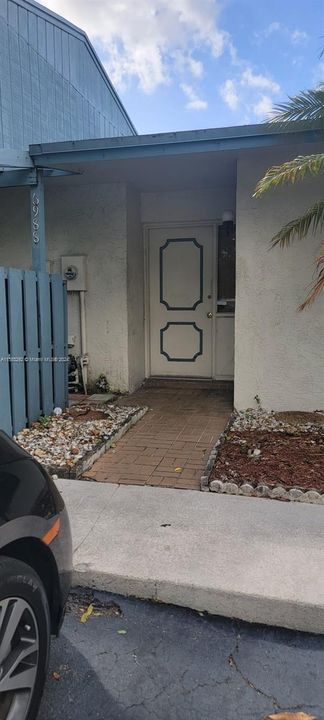 For Sale: $240,000 (2 beds, 1 baths, 1060 Square Feet)