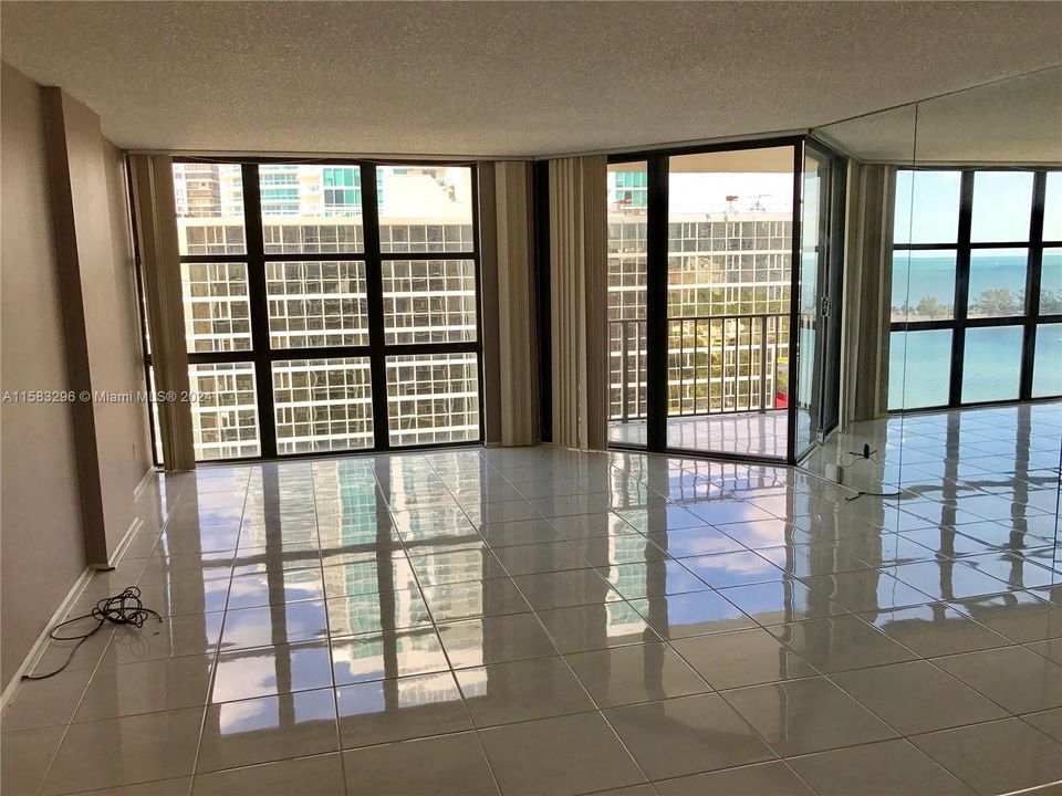 Recently Rented: $3,950 (2 beds, 2 baths, 1424 Square Feet)