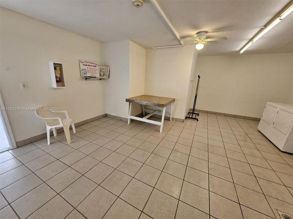 For Sale: $165,000 (2 beds, 2 baths, 955 Square Feet)