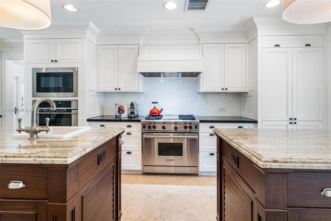 Gas oven and range in kitchen