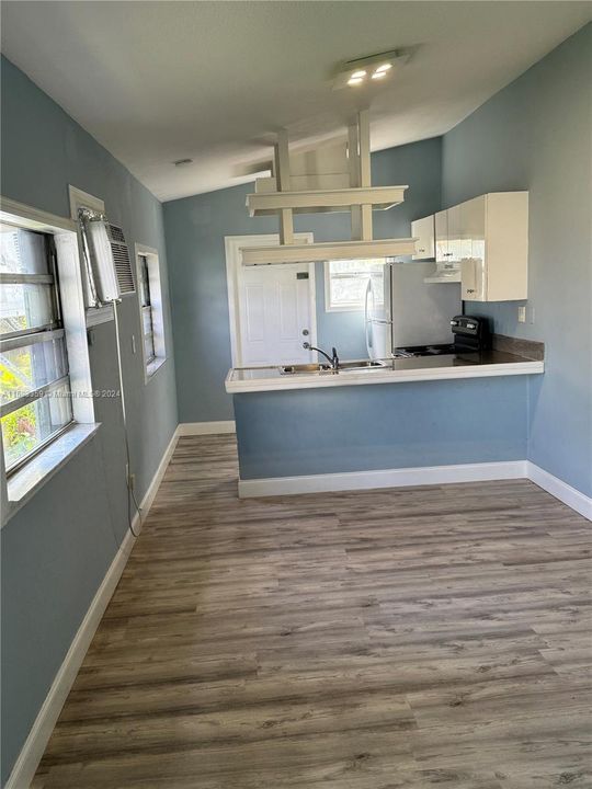 Recently Rented: $2,100 (2 beds, 1 baths, 2621 Square Feet)