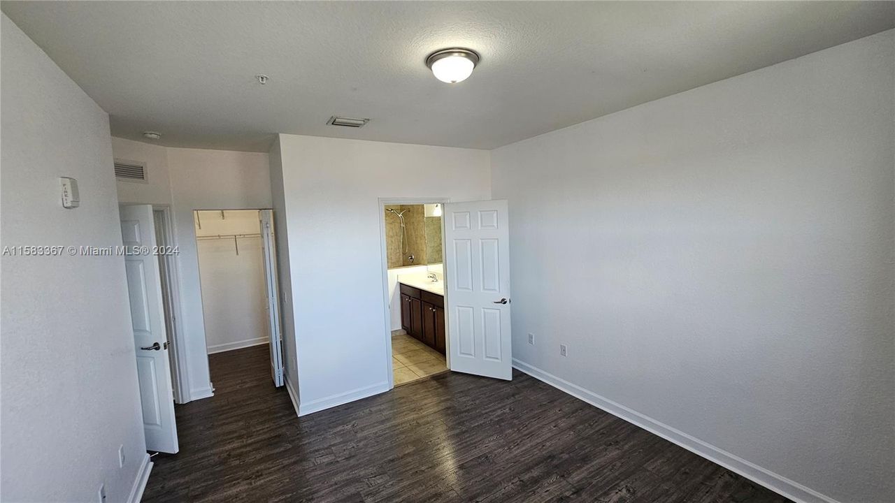 Active With Contract: $2,900 (3 beds, 2 baths, 1349 Square Feet)