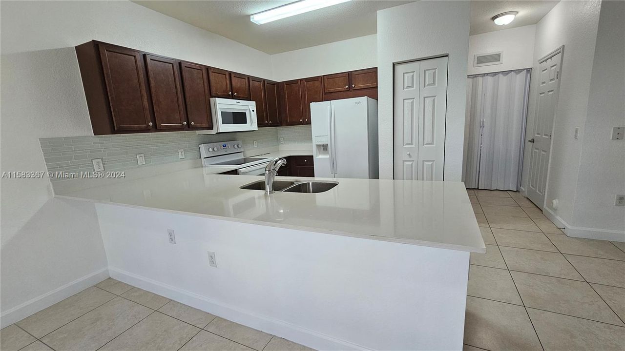 Active With Contract: $2,900 (3 beds, 2 baths, 1349 Square Feet)